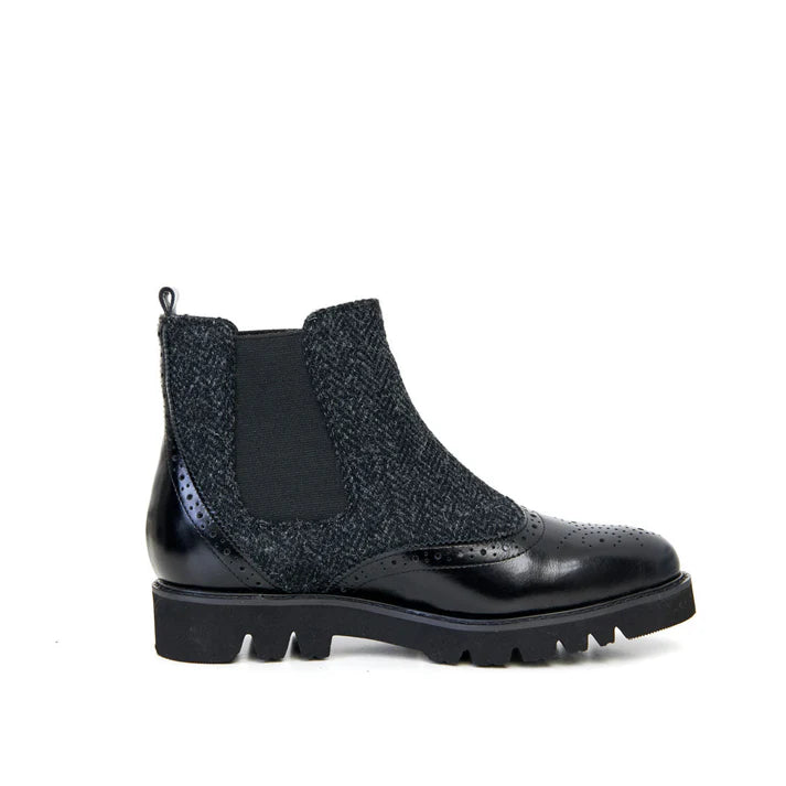 The Kendal Chelsea Boots [2 Colors]